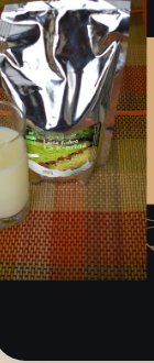 Productos de la línea K-prina — bolsa con leche y botellas listas para la venta